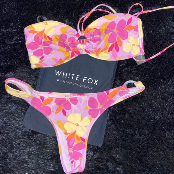 White Fox Boutique Other - White fox boutique retro floral bikini set size XL